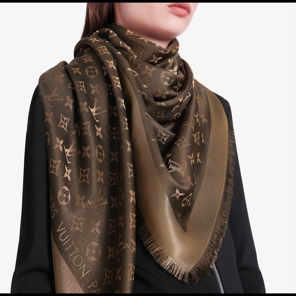 SOLD Authentic Louis Vuitton Shall - Picture 4 of 13